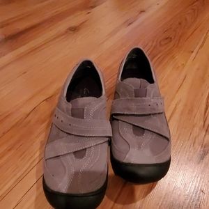 Clarke bendables grey flats